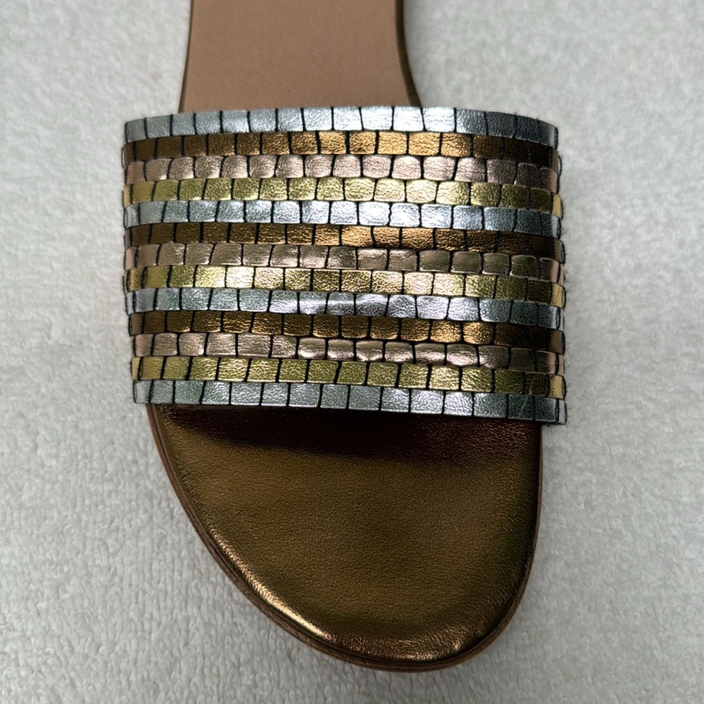 Bella Vita Eli-Italy Metallic Sandal - Picture 2 of 16